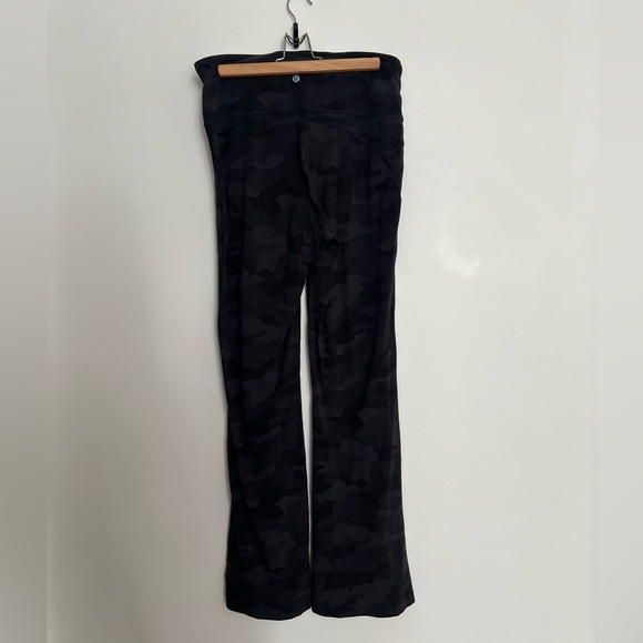 Lululemon Black Camouflage Flare Pants size 12 - Picture 3 of 6